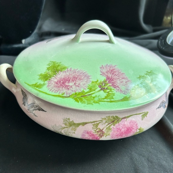 VTG Beautiful pink and green decorative tureen with birds and thistle. No chips - Picture 3 of 10